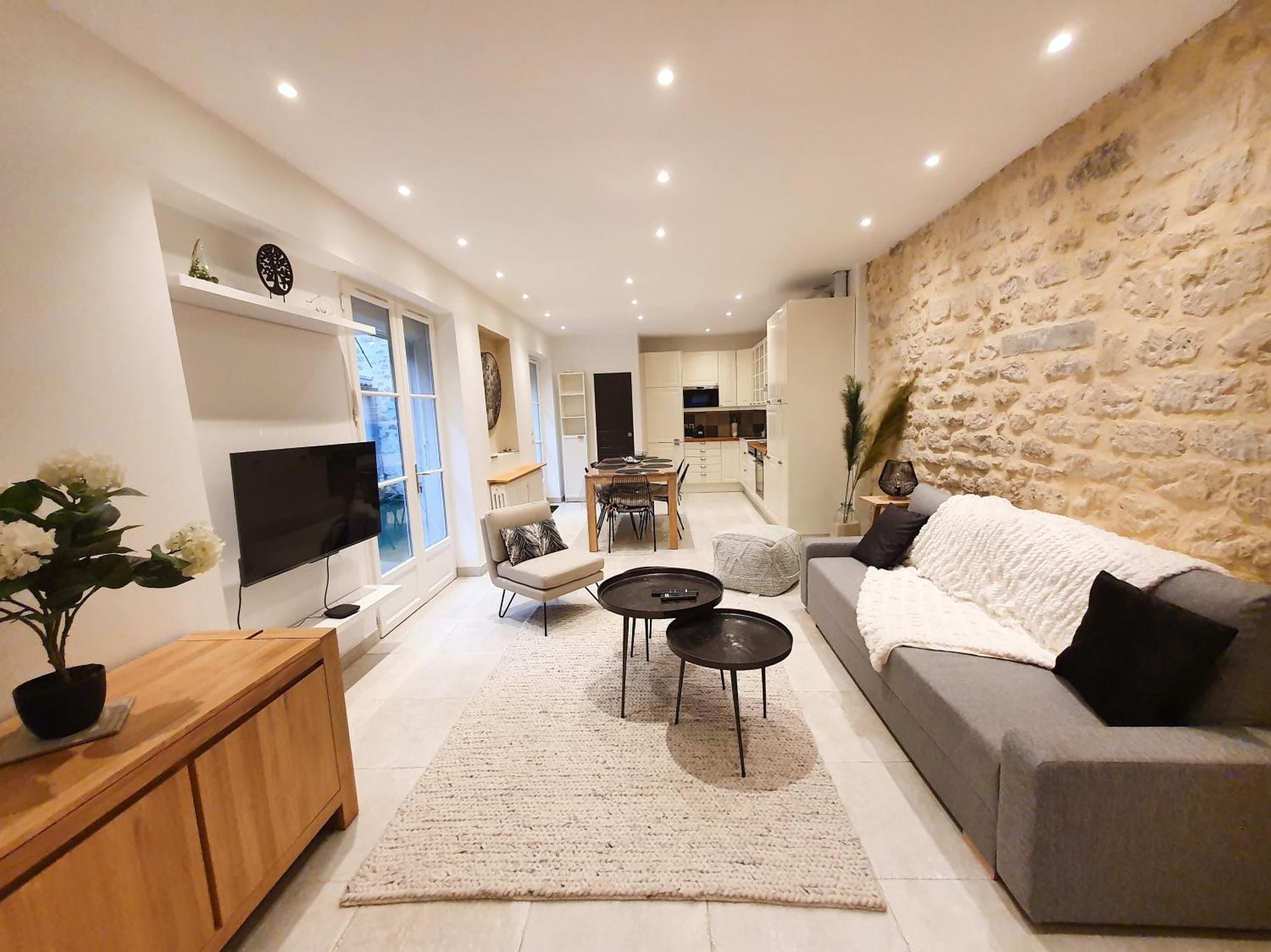 Exigehome - Ici Habita Voltaire-maison En Plein Centre-ville *