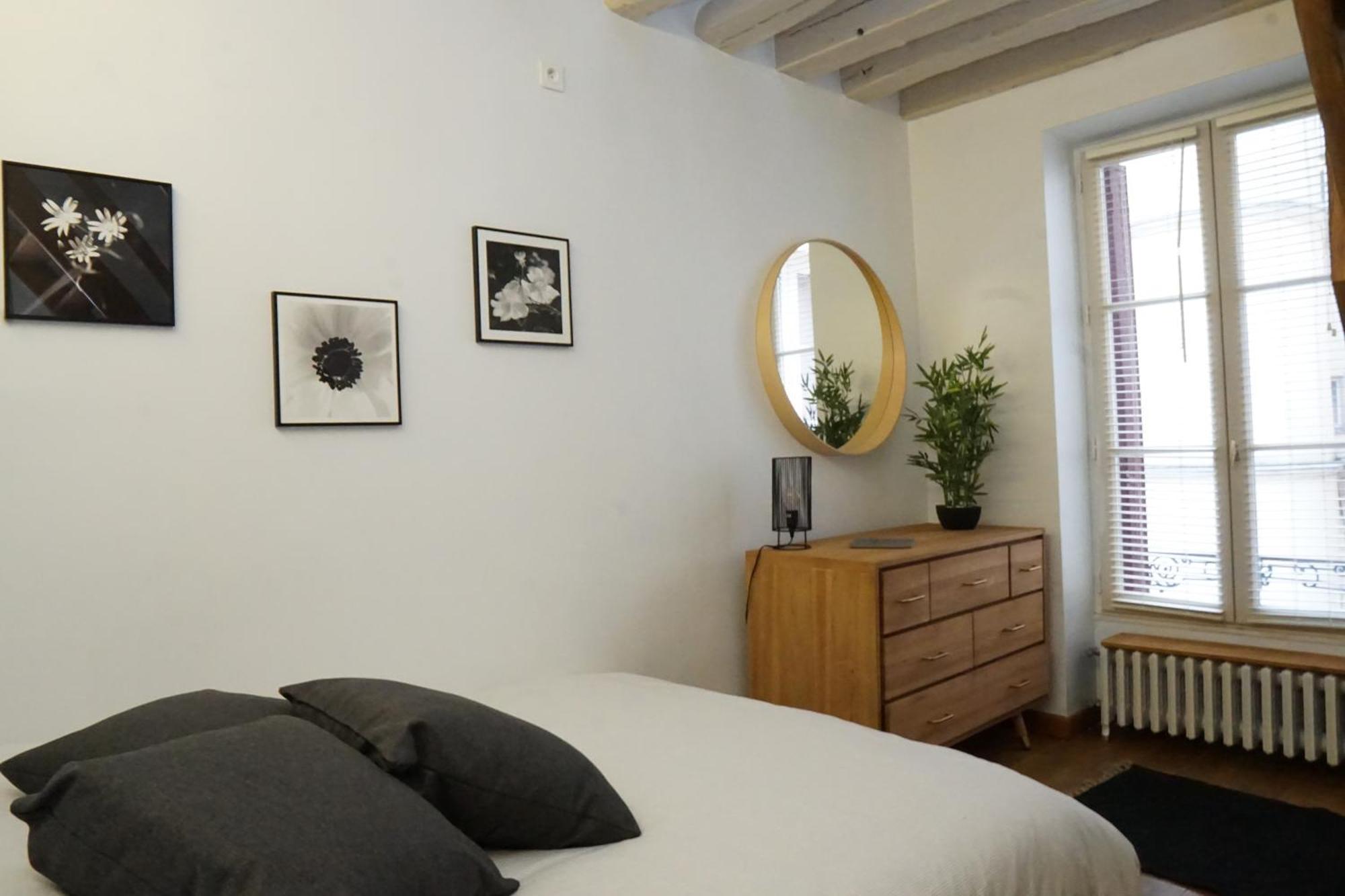 Exigehome - Ici Habita Voltaire-maison En Plein Centre-ville *